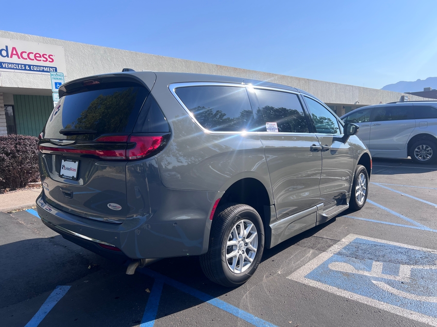Used 2025 Chrysler Pacifica Select Safety - BraunAbility Side Entry Fold Out Automatic Ramp
