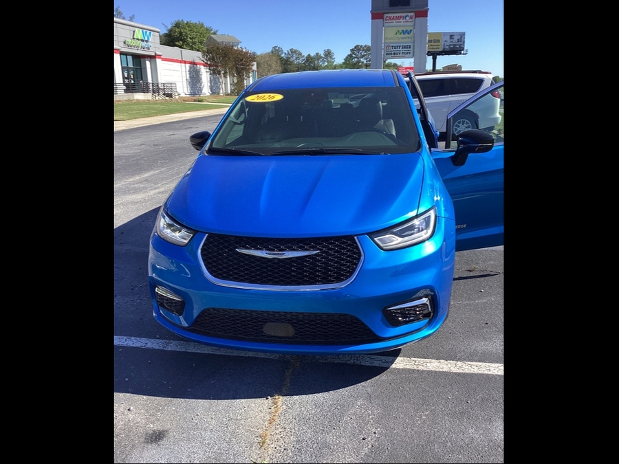 Blue Chrysler Pacifica image number 3