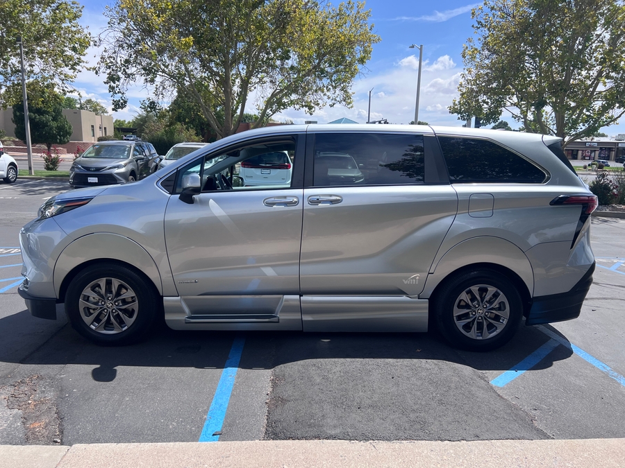Used 2021 Toyota Sienna Hybrid XLE - VMI Side Entry In Floor Automatic Ramp