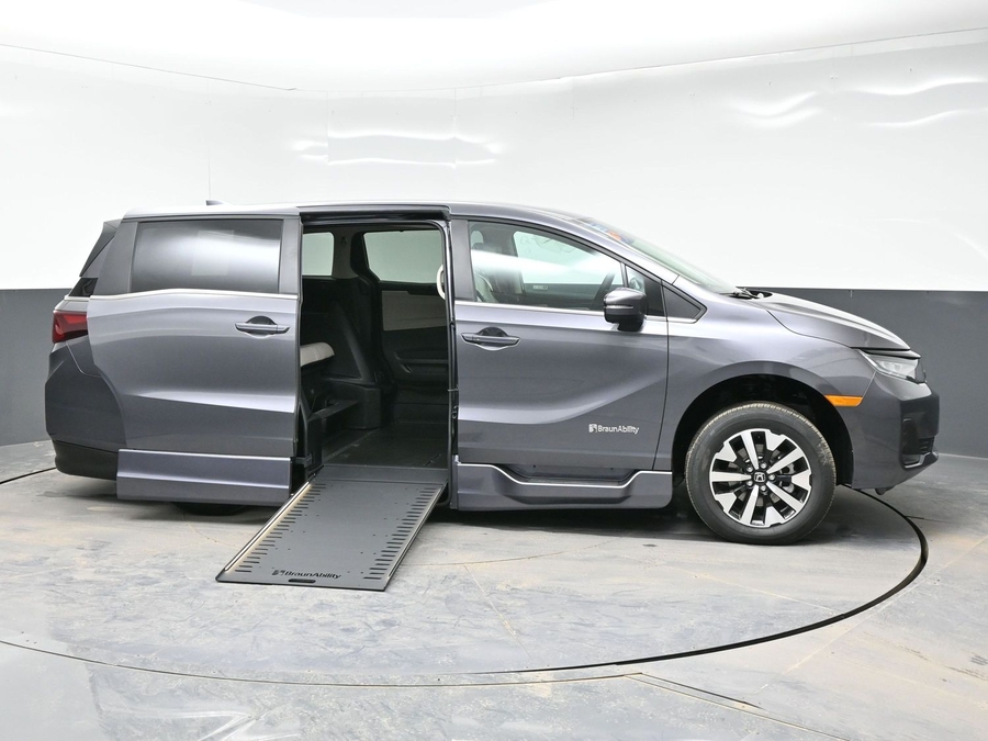 Grey Honda Odyssey image number 7