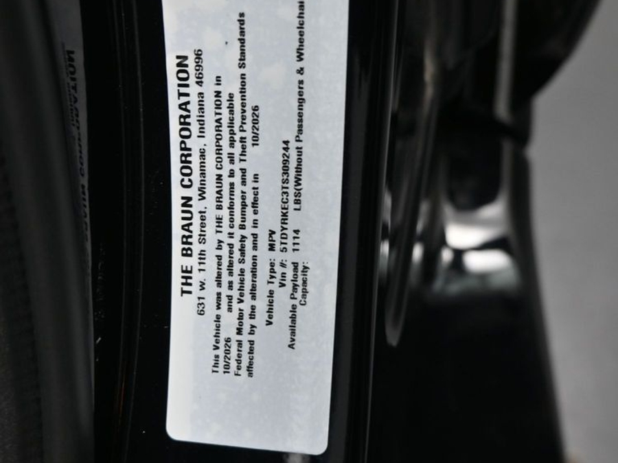 New 2026 Toyota Sienna Hybrid XLE Base - BraunAbility Side Entry Fold Out Automatic Ramp