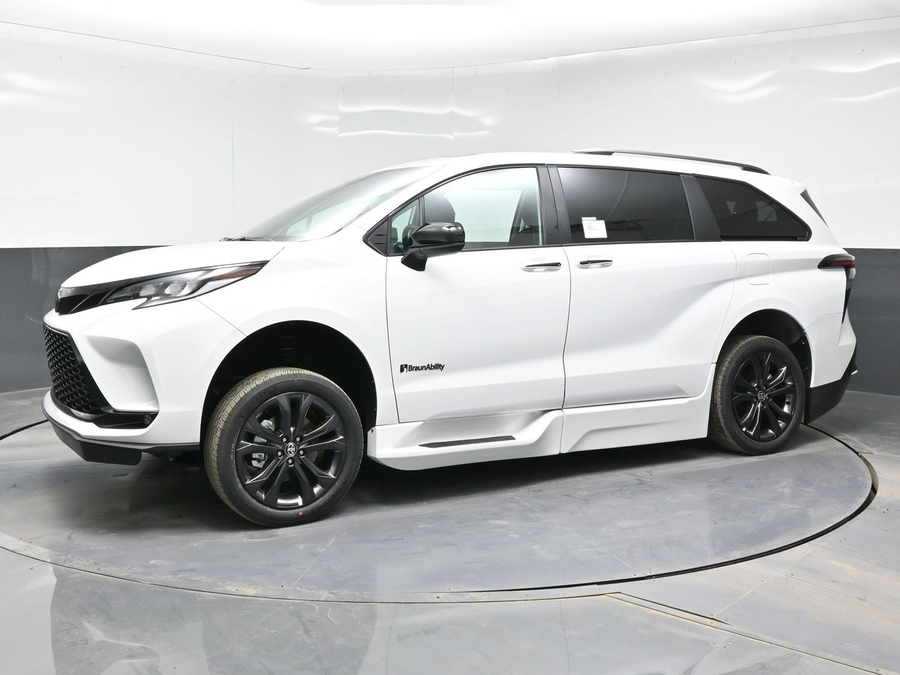 New 2026 Toyota Sienna Hybrid XSE Sport - BraunAbility Side Entry Fold Out Automatic Ramp