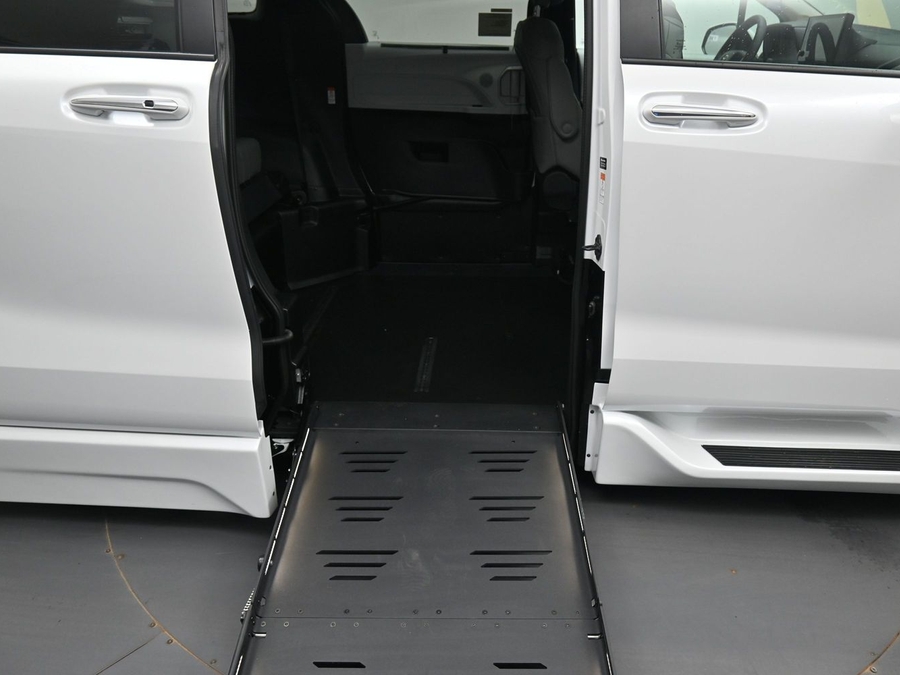2026 Toyota Sienna XLE - Photo 14