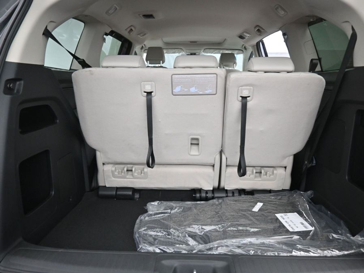 Grey Honda Odyssey image number 13