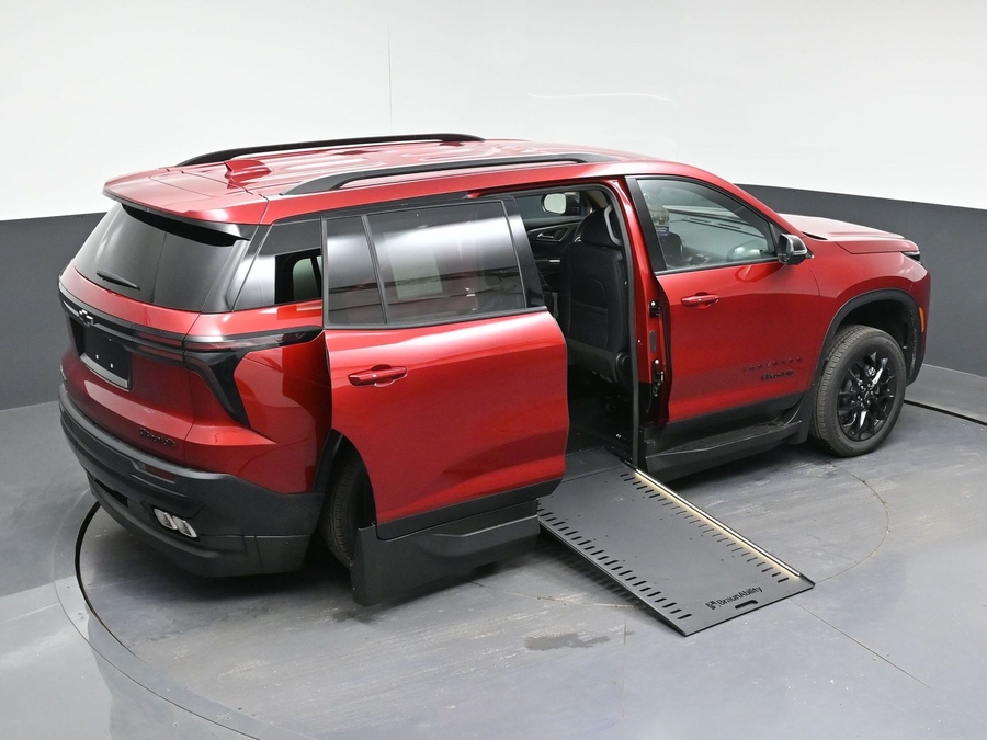 New 2026 Chevrolet Traverse 1LT Midnight - BraunAbility Side Entry In Floor Automatic Ramp