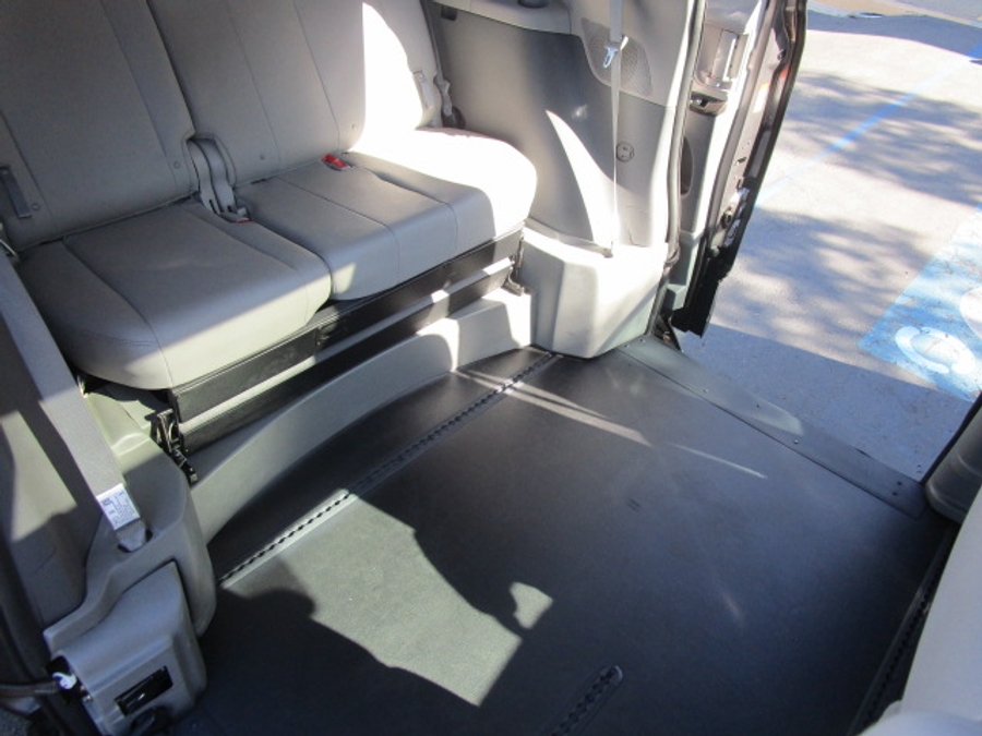 Used 2019 Toyota Sienna XLE Base - BraunAbility Side Entry Entry Fold Out Automatic Ramp