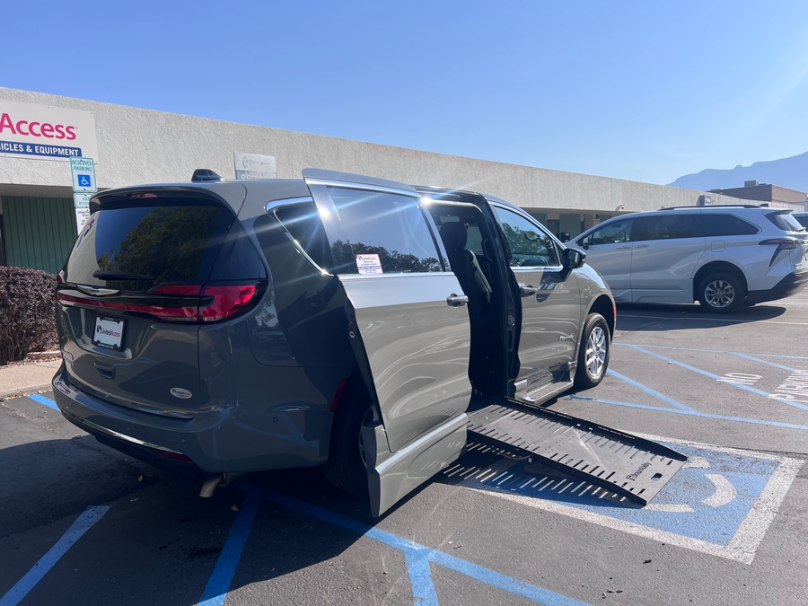Used 2025 Chrysler Pacifica Select Safety - BraunAbility Side Entry Fold Out Automatic Ramp