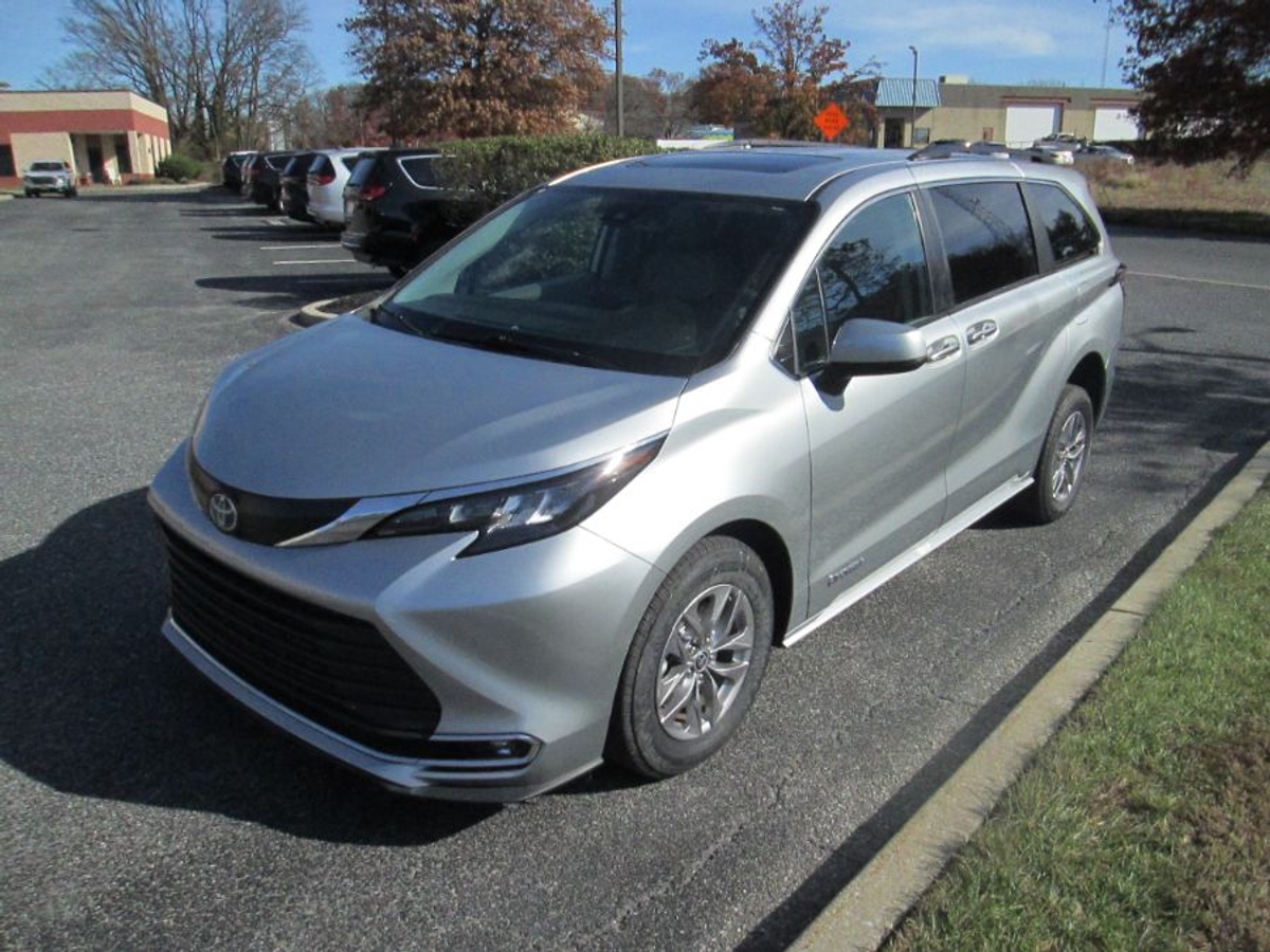 2024 TOYOTA SIENNA - Image 3