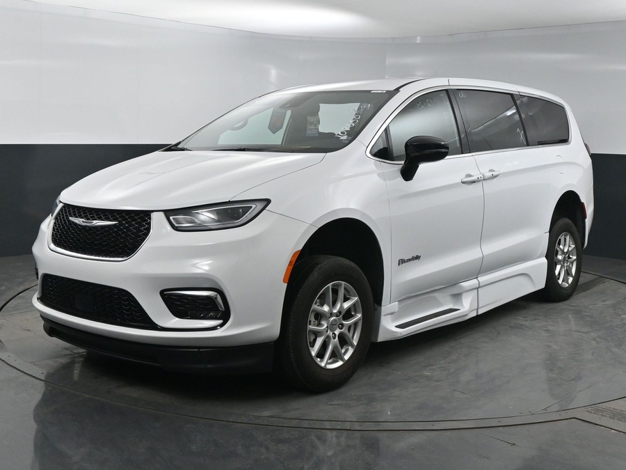 Used 2024 Chrysler Pacifica Touring-L - BraunAbility Side Entry Entry In Floor Automatic Ramp