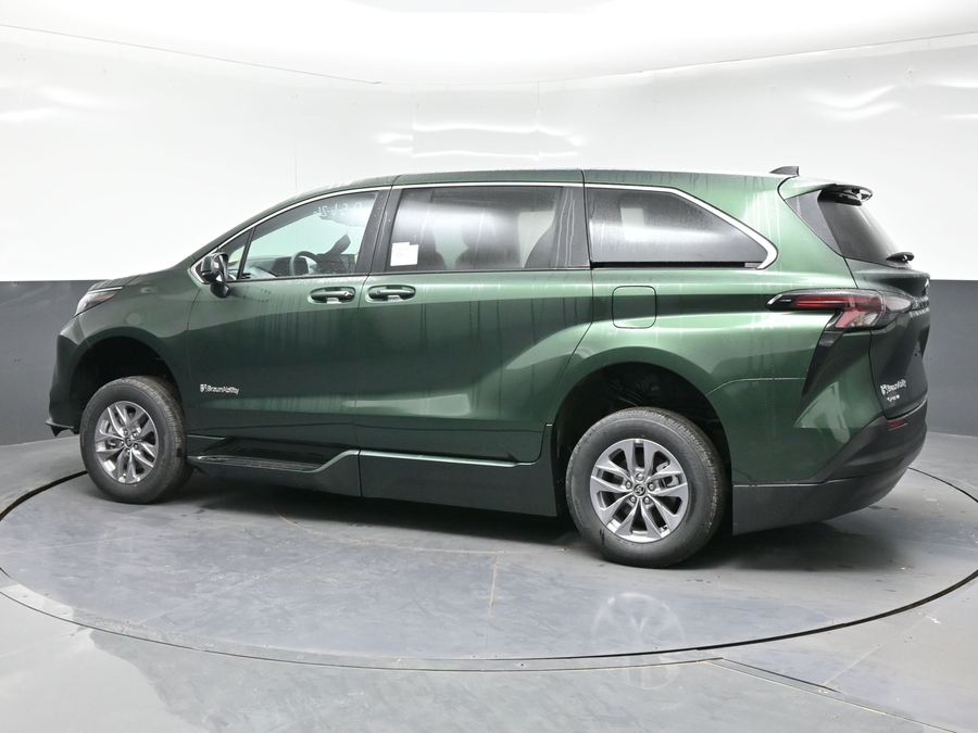 New 2026 Toyota Sienna Hybrid LE - BraunAbility Side Entry Fold Out Automatic Ramp