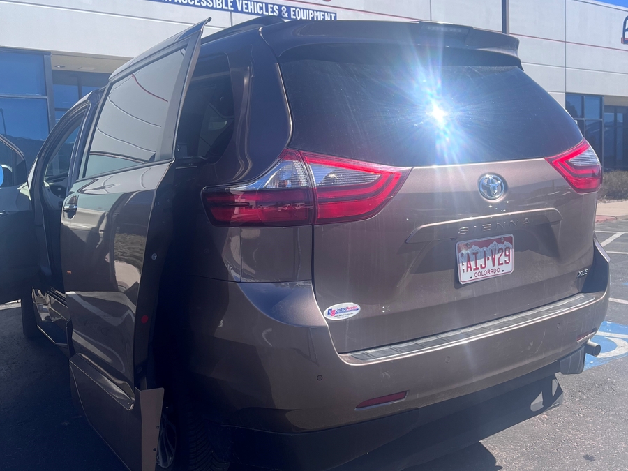 Used 2020 Toyota Sienna XLE Base - VMI Side Entry Entry In Floor Automatic Ramp