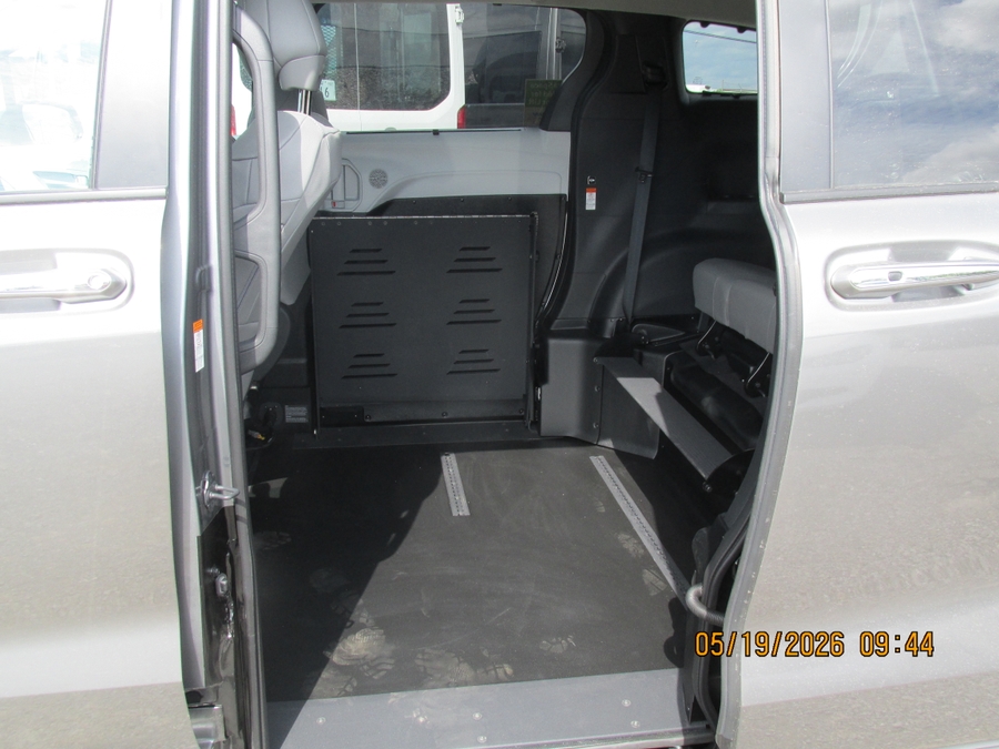 Grey Toyota Sienna image number 13
