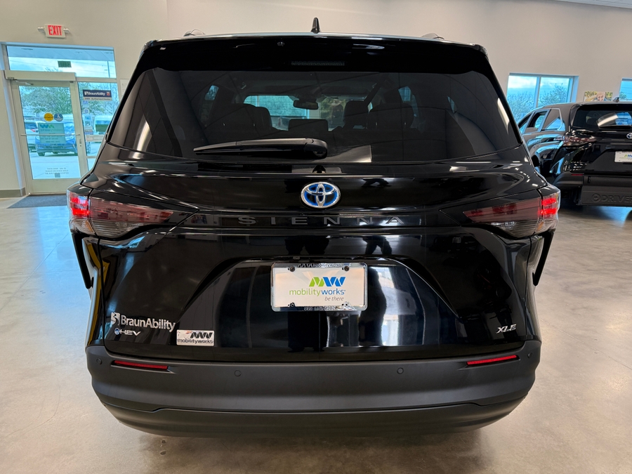 Black Toyota Sienna image number 3