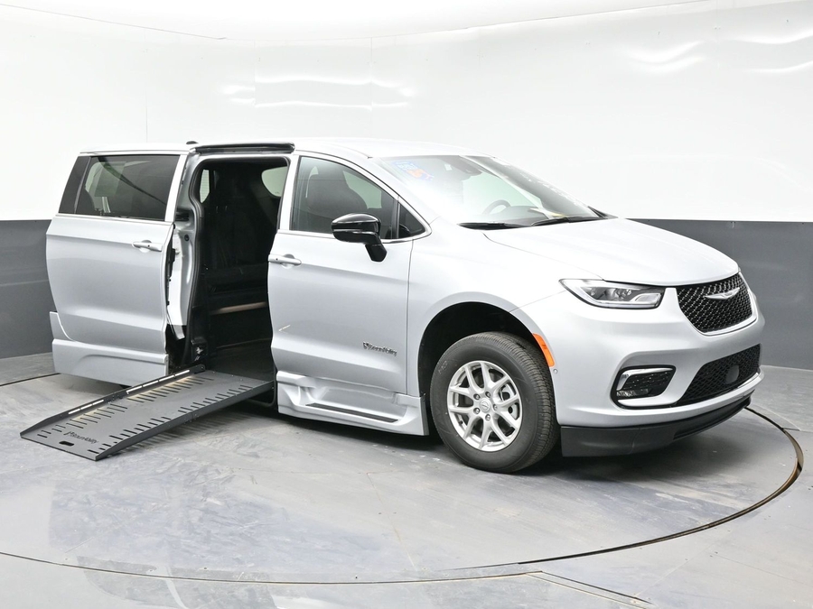 2026 Chrysler Pacifica's photo
