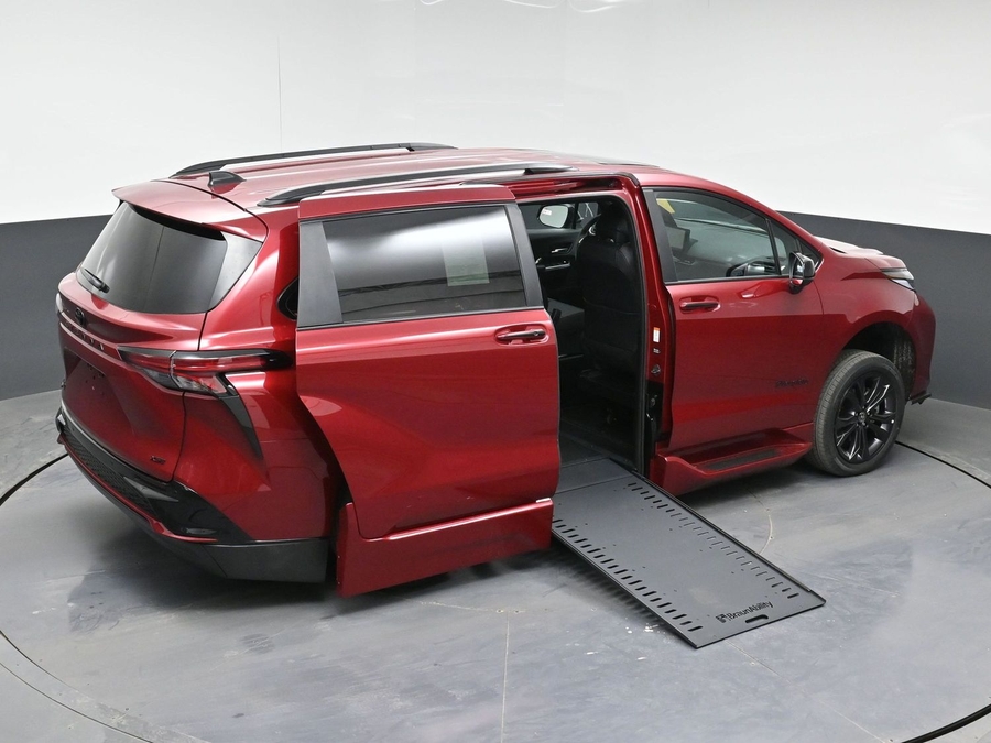 New 2026 Toyota Sienna Hybrid XSE Sport - BraunAbility Side Entry In Floor Automatic Ramp