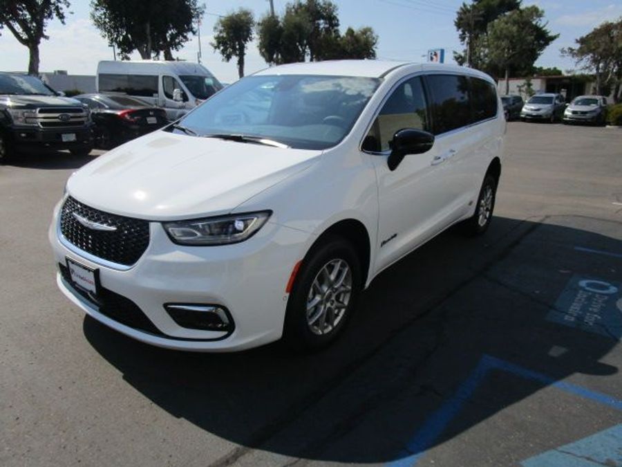 New 2025 Chrysler Pacifica Select Safety - BraunAbility Rear Entry Entry Fold Out Manual Ramp