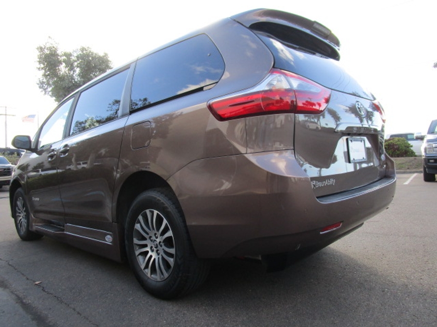 Used 2020 Toyota Sienna XLE Base - BraunAbility Side Entry Entry Fold Out Automatic Ramp