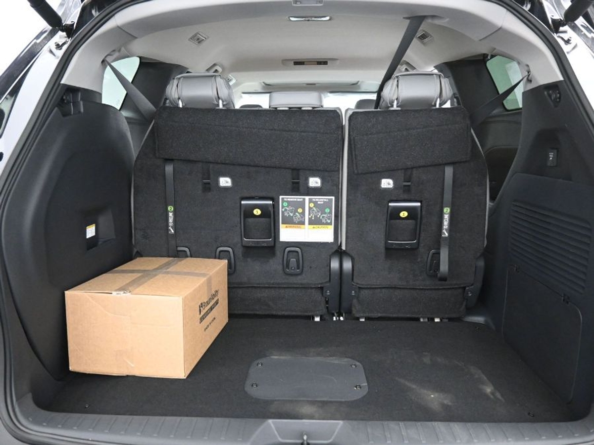 Black Toyota Sienna image number 13