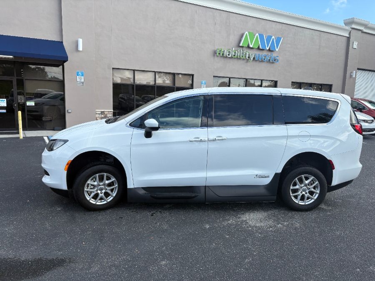 2022 CHRYSLER VOYAGER - Image 2