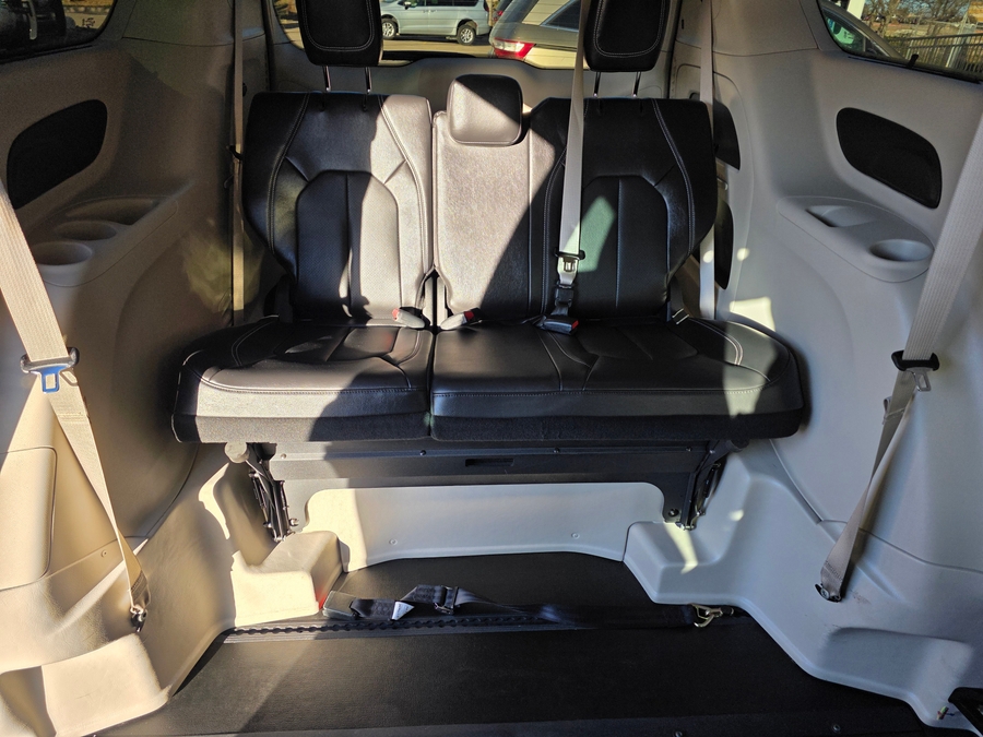 Used 2022 Chrysler Pacifica Touring L - BraunAbility Side Entry Entry In Floor Automatic Ramp