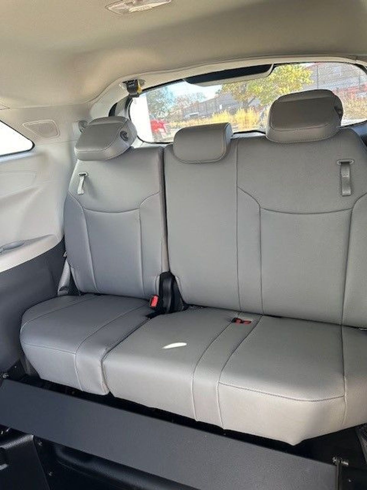 2023 Toyota Sienna XLE - Photo 16
