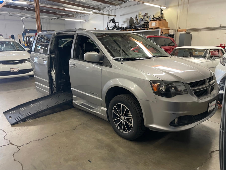 Used 2018 Dodge Grand Caravan GT - BraunAbility Side Entry Fold Out Automatic Ramp