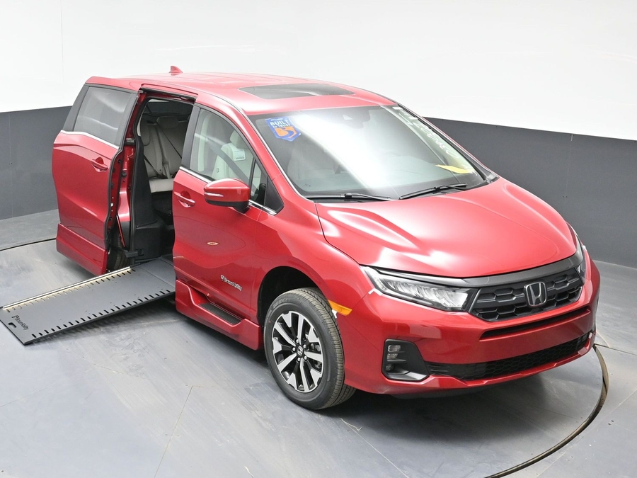 Red Honda Odyssey image number 8