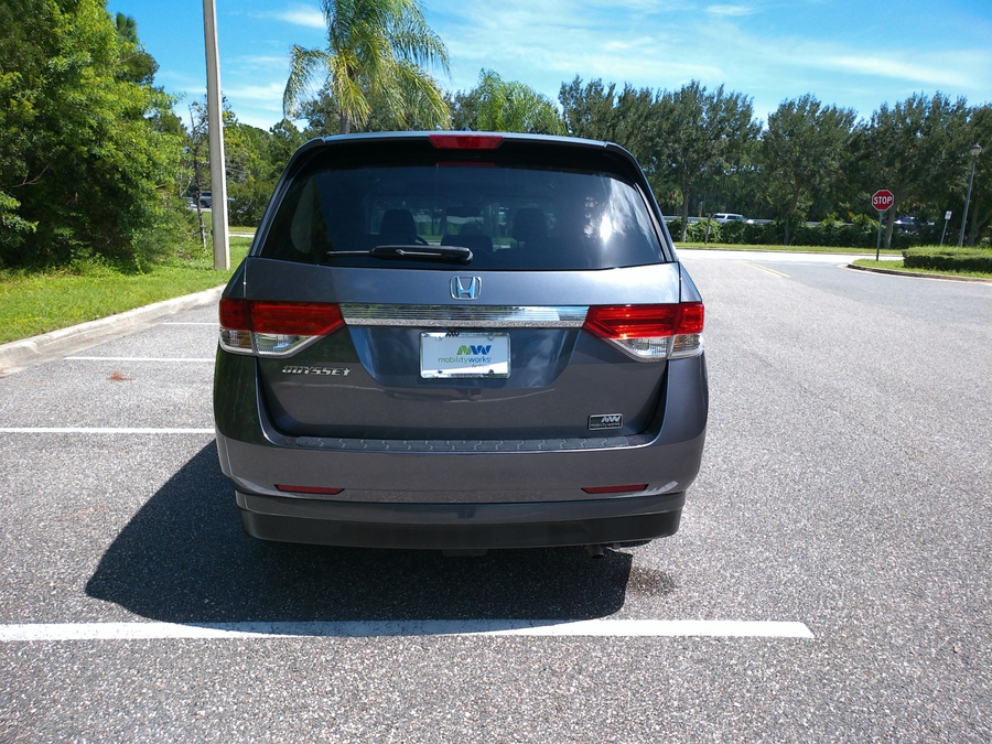 Grey Honda Odyssey image number 12