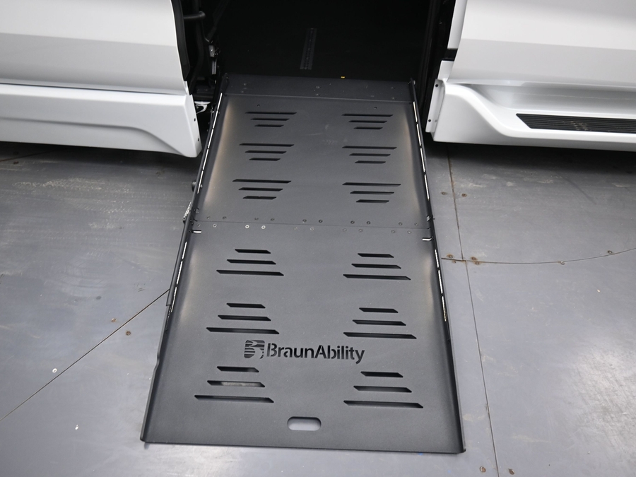 New 2026 Toyota Sienna Hybrid Limited - BraunAbility Side Entry Fold Out Automatic Ramp