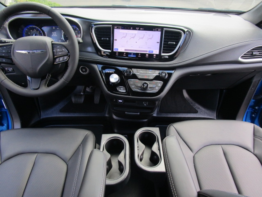 New 2026 Chrysler Pacifica Select Sport - BraunAbility Side Entry Entry In Floor Automatic Ramp