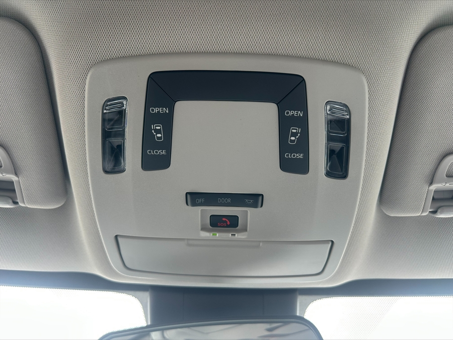 2025 TOYOTA SIENNA - Image 9