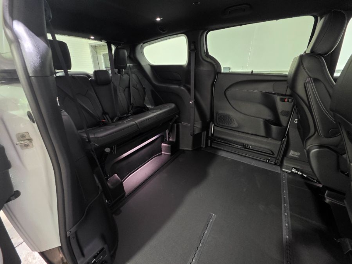 2025 CHRYSLER PACIFICA - Image 14