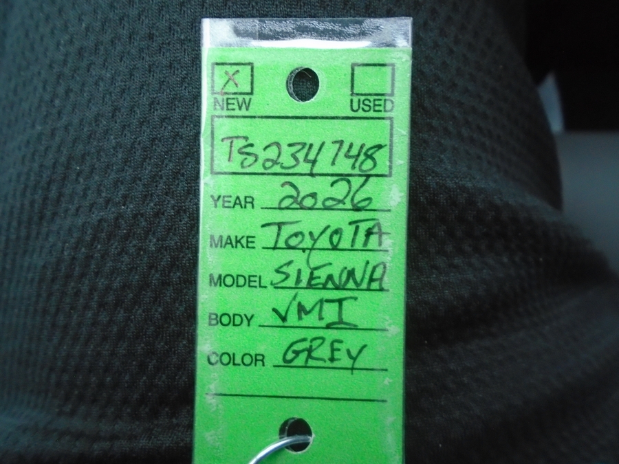 Grey Toyota Sienna image number 16