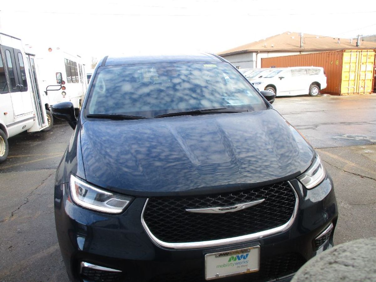 2024 CHRYSLER PACIFICA - Image 2