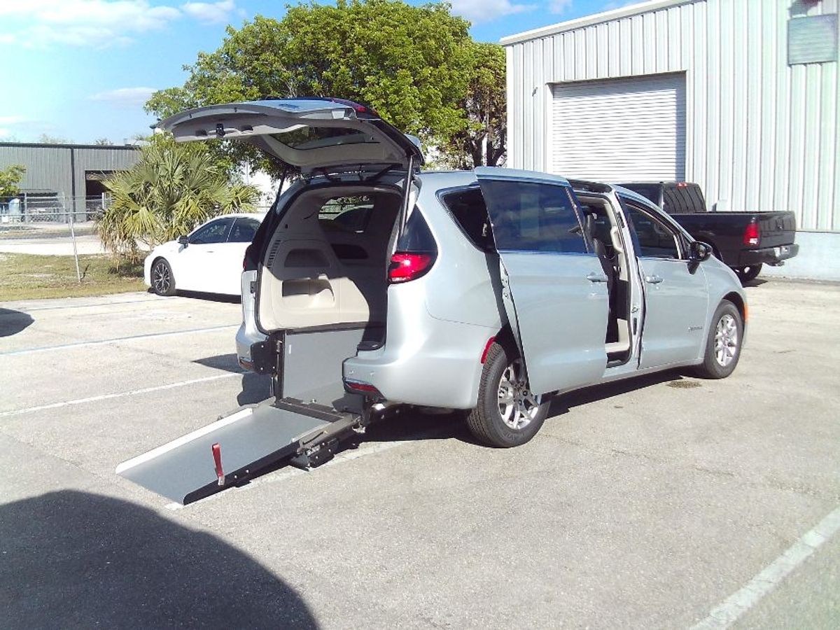 2024 CHRYSLER PACIFICA - Image 9