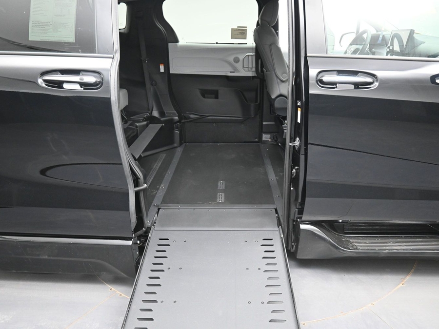 Black Toyota Sienna image number 8