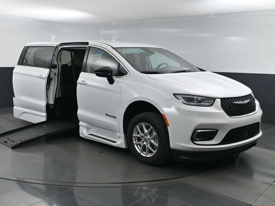 Used 2024 Chrysler Pacifica Touring L - BraunAbility Side Entry Entry Fold Out Automatic Ramp