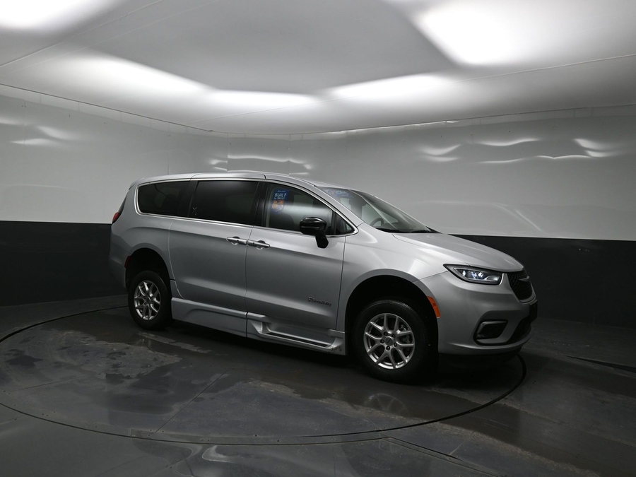Used 2024 Chrysler Pacifica Touring L - BraunAbility Side Entry Entry In Floor Automatic Ramp