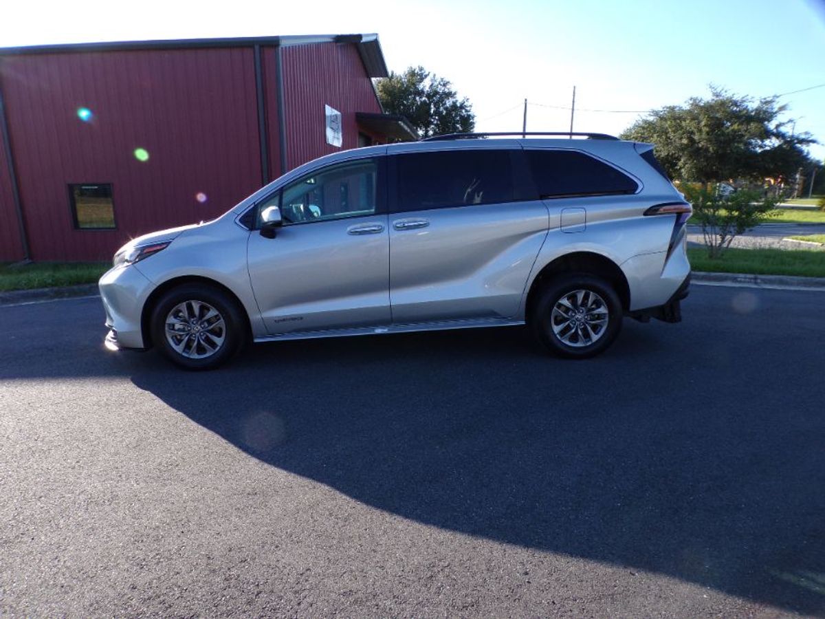 2024 TOYOTA SIENNA - Image 2