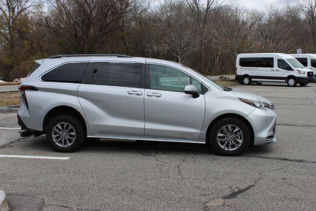 2024 TOYOTA SIENNA - Image 27