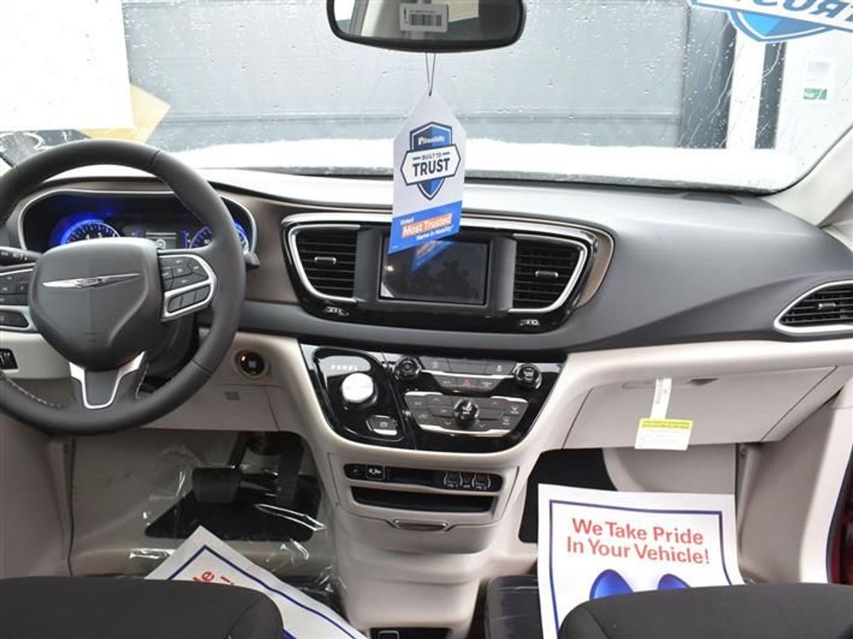 2023 CHRYSLER VOYAGER - Image 17