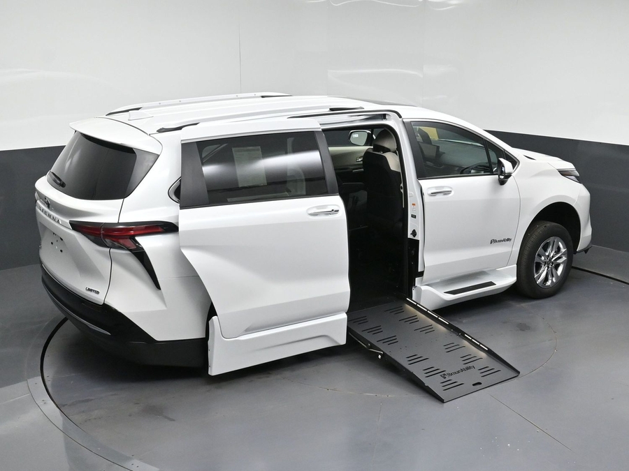 New 2026 Toyota Sienna Hybrid Limited - BraunAbility Side Entry Fold Out Automatic Ramp