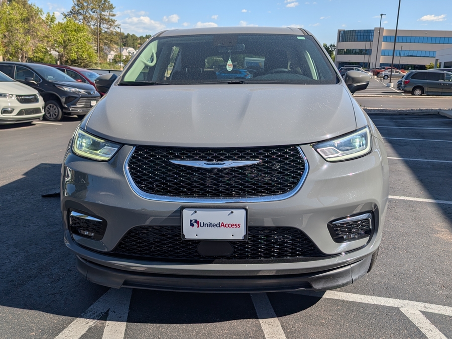 Used 2023 Chrysler Pacifica Touring L Safety - BraunAbility Side Entry Entry In Floor Automatic Ramp