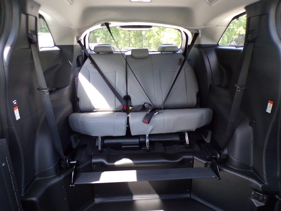 Black Toyota Sienna image number 15