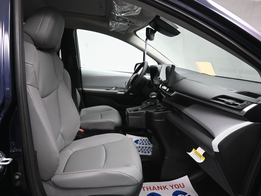 New 2026 Toyota Sienna Hybrid XLE Base - BraunAbility Side Entry Fold Out Automatic Ramp