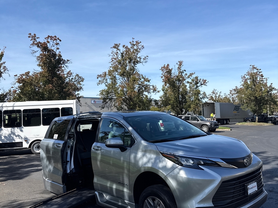 Used 2025 Toyota Sienna Hybrid XLE Plus - BraunAbility Side Entry Fold Out Automatic Ramp