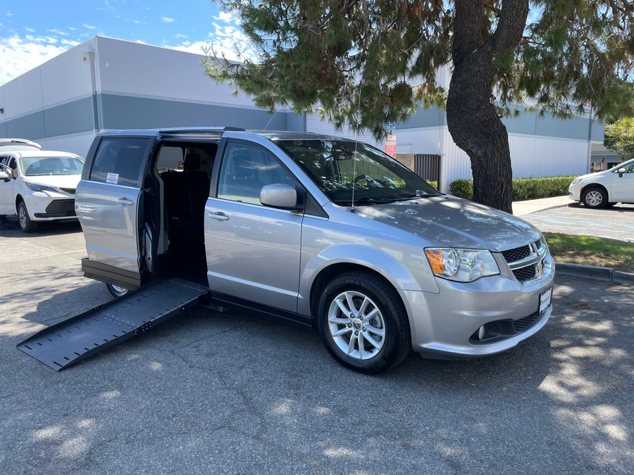 Used 2019 Dodge Grand Caravan SXT - VMI Side Entry Fold Out Automatic Ramp