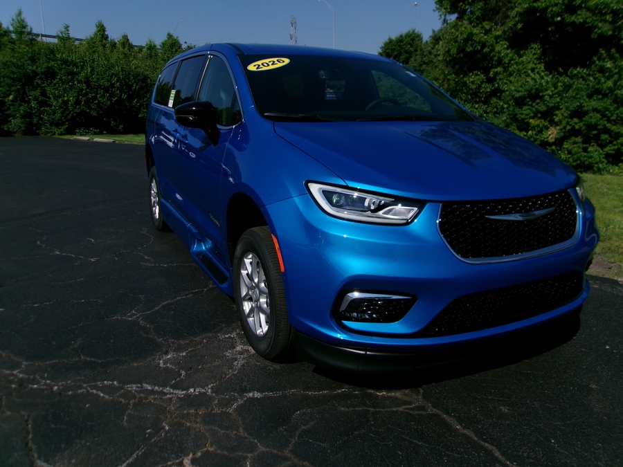 Blue Chrysler Pacifica image number 2