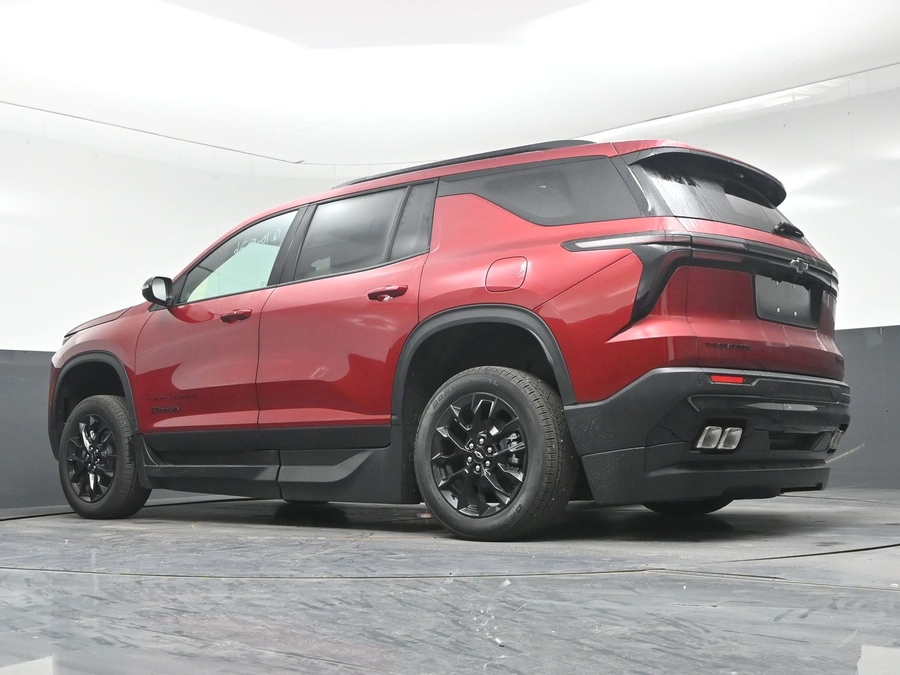 Red Chevrolet Traverse image number 12