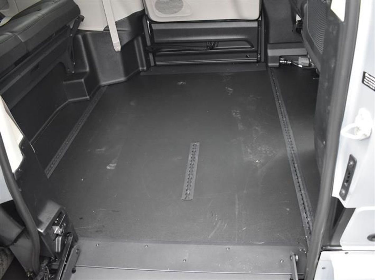 Silver Chrysler Pacifica image number 14